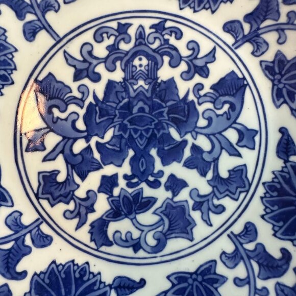VTG Qing Chinese porcelain scalloped plate with scrolling blue lotus pattern - Picture 4 of 11